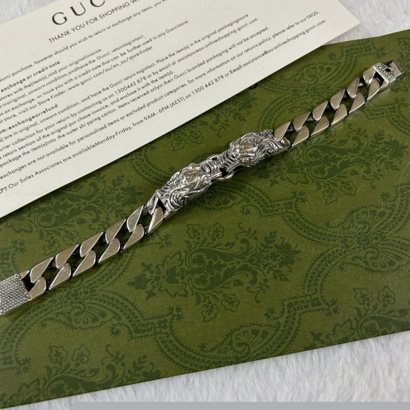 G*u*i bracelets